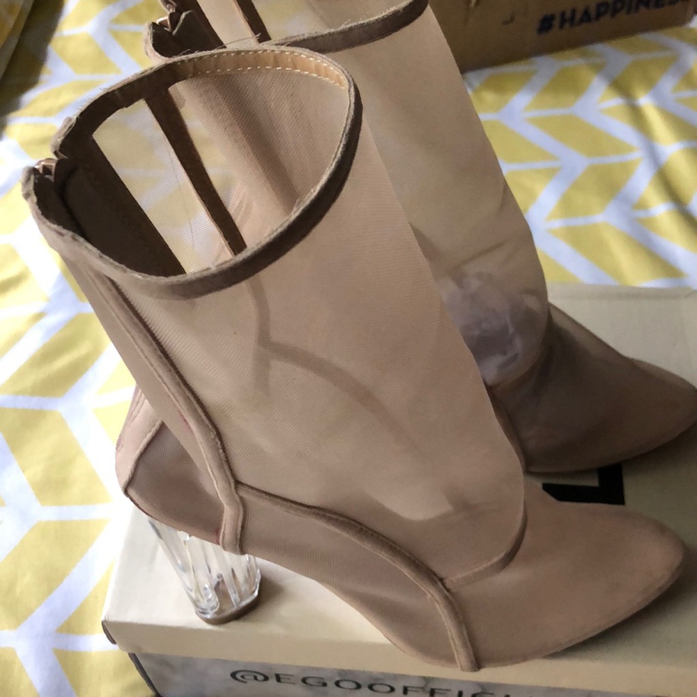 Fashionably cute mesh booties